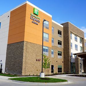 Holiday Inn Express & Suites Omaha - Millard Area By Ihg